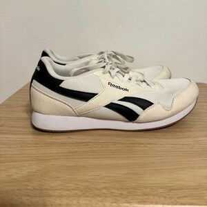 Reebok Women’s Classic Lace-Up Shoes Sneakers Cream/Black Size 10